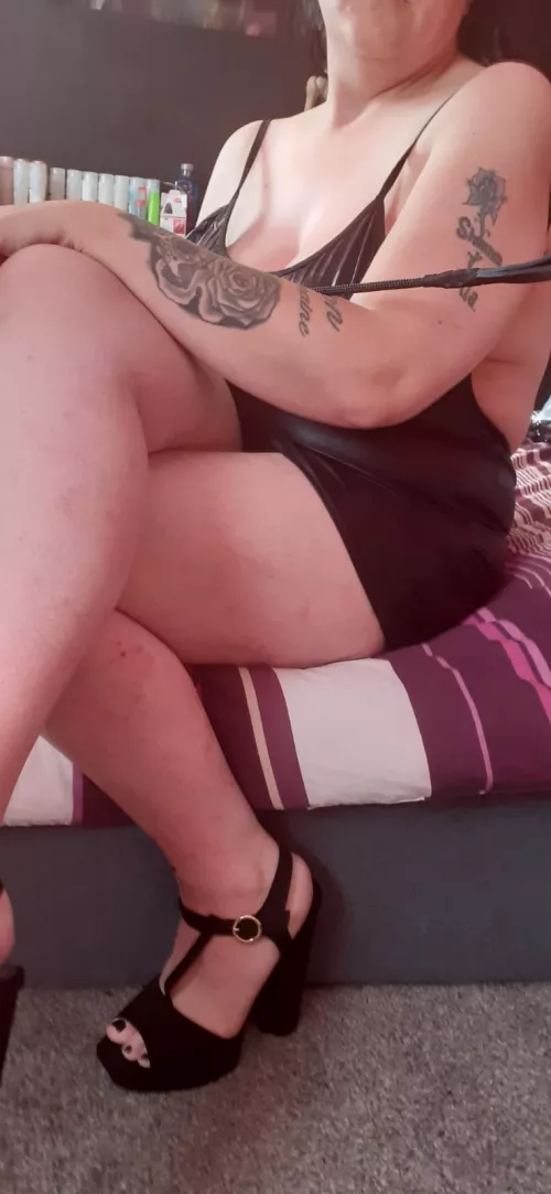 hello slaves dms open by Raven-Haired-Goddess