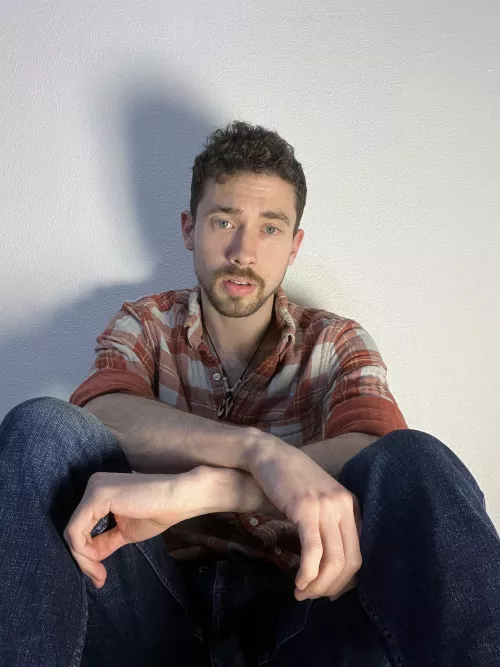 Hello strangers by Spectreview