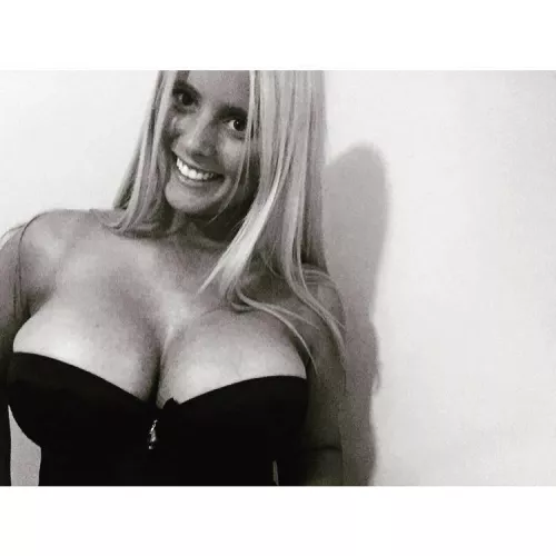 Hello there 👸🏼 by EllNovak