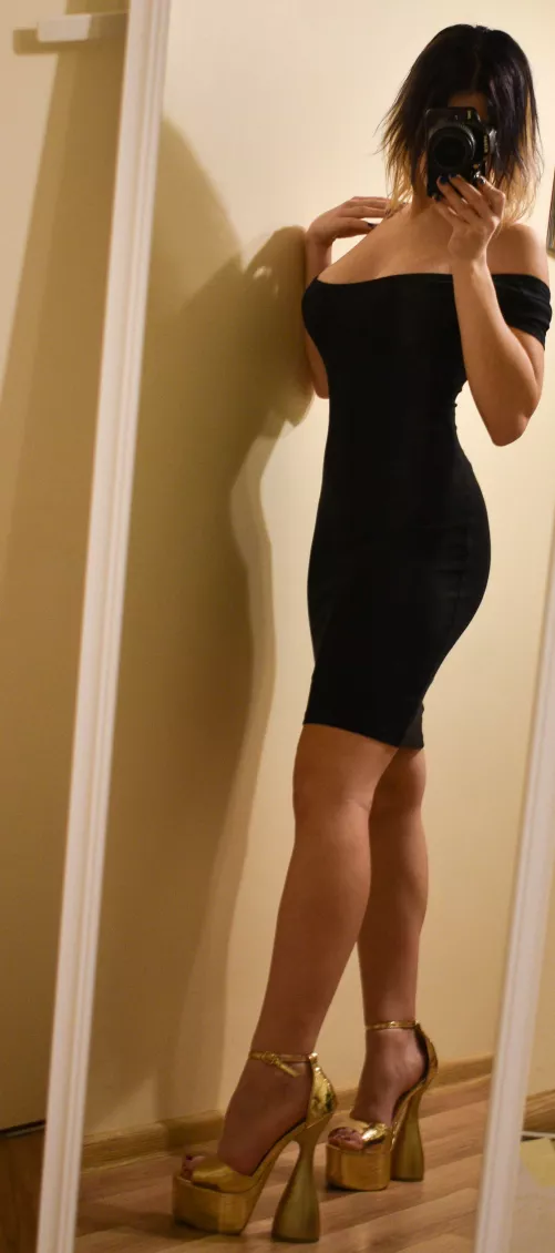 Hello there, put on a nice dress for you by xtraheatvorogue