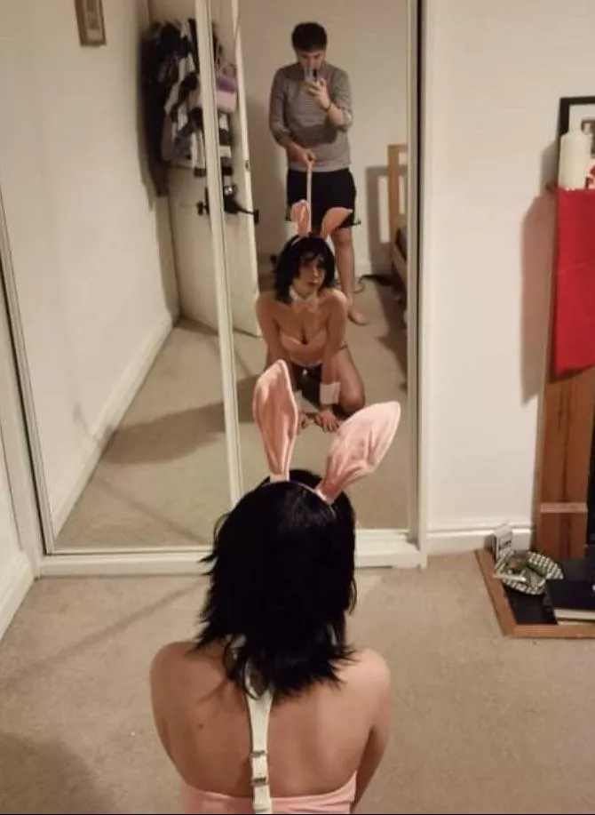 hello...can i have some lettuce to nibble on (18f) posted by am3thec0keho3