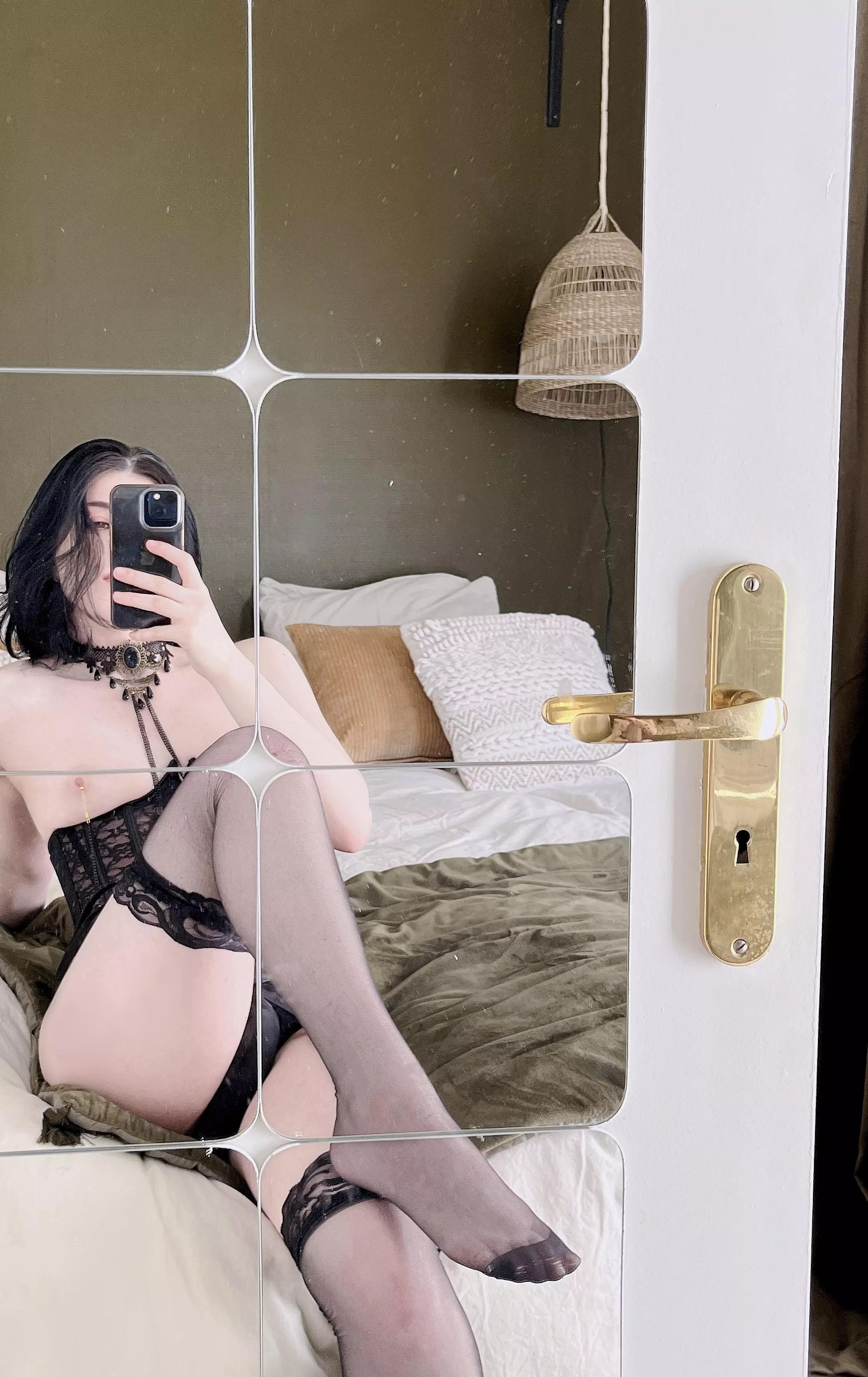 Hellooo 🙌🏻 posted by leopayan1999