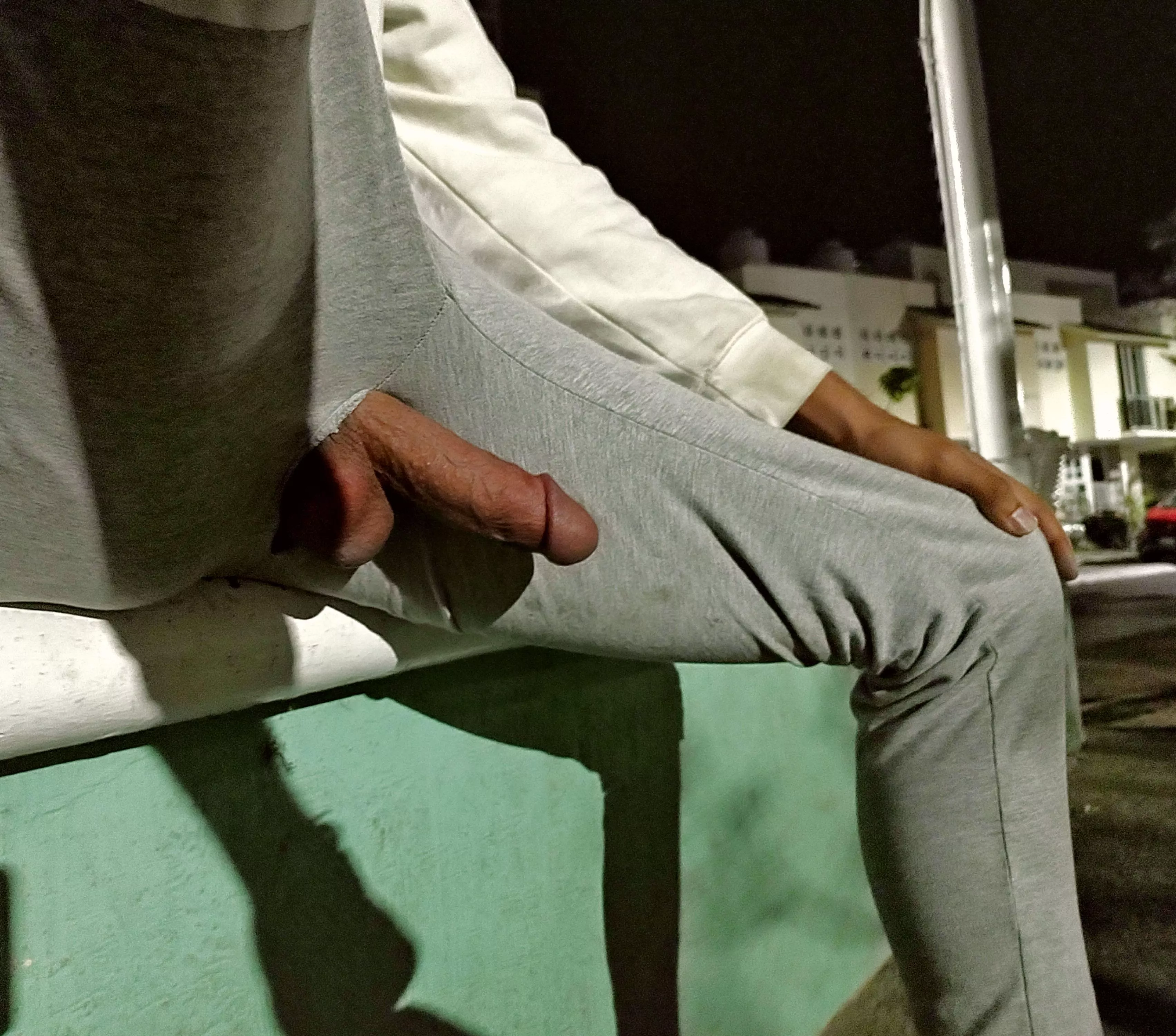 help! I need a hand to hide this 😩 posted by Lord_Sixtos