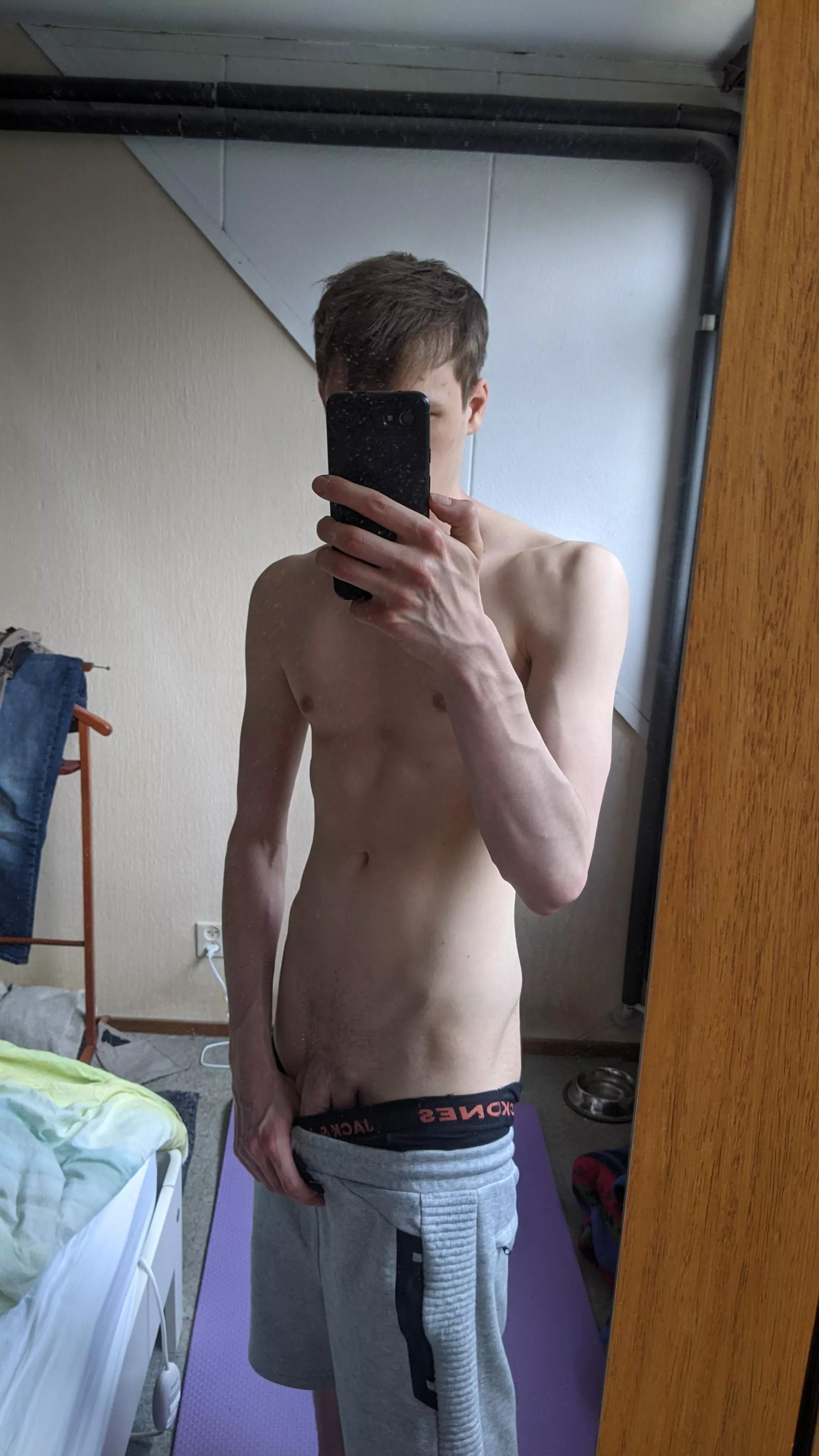 Help im horny 🥺 posted by Makronyyy