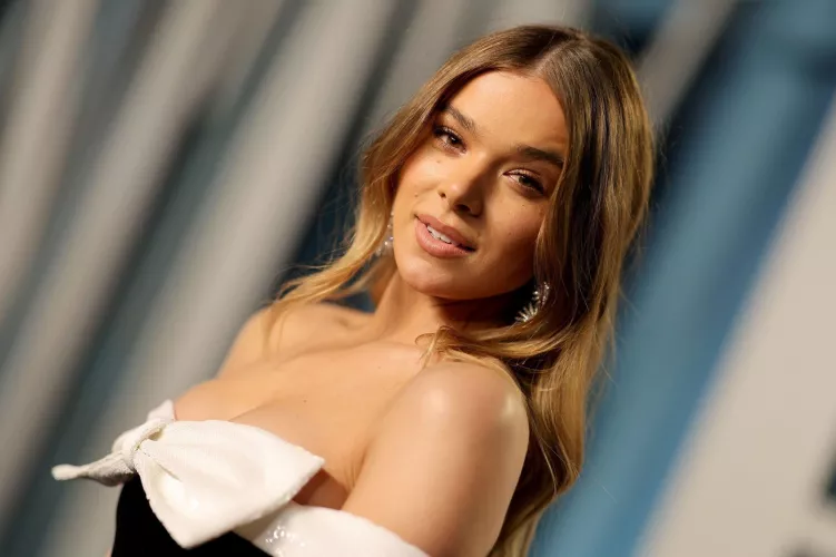 Help me cum to Hailee Steinfeld? by thisisaburner2369