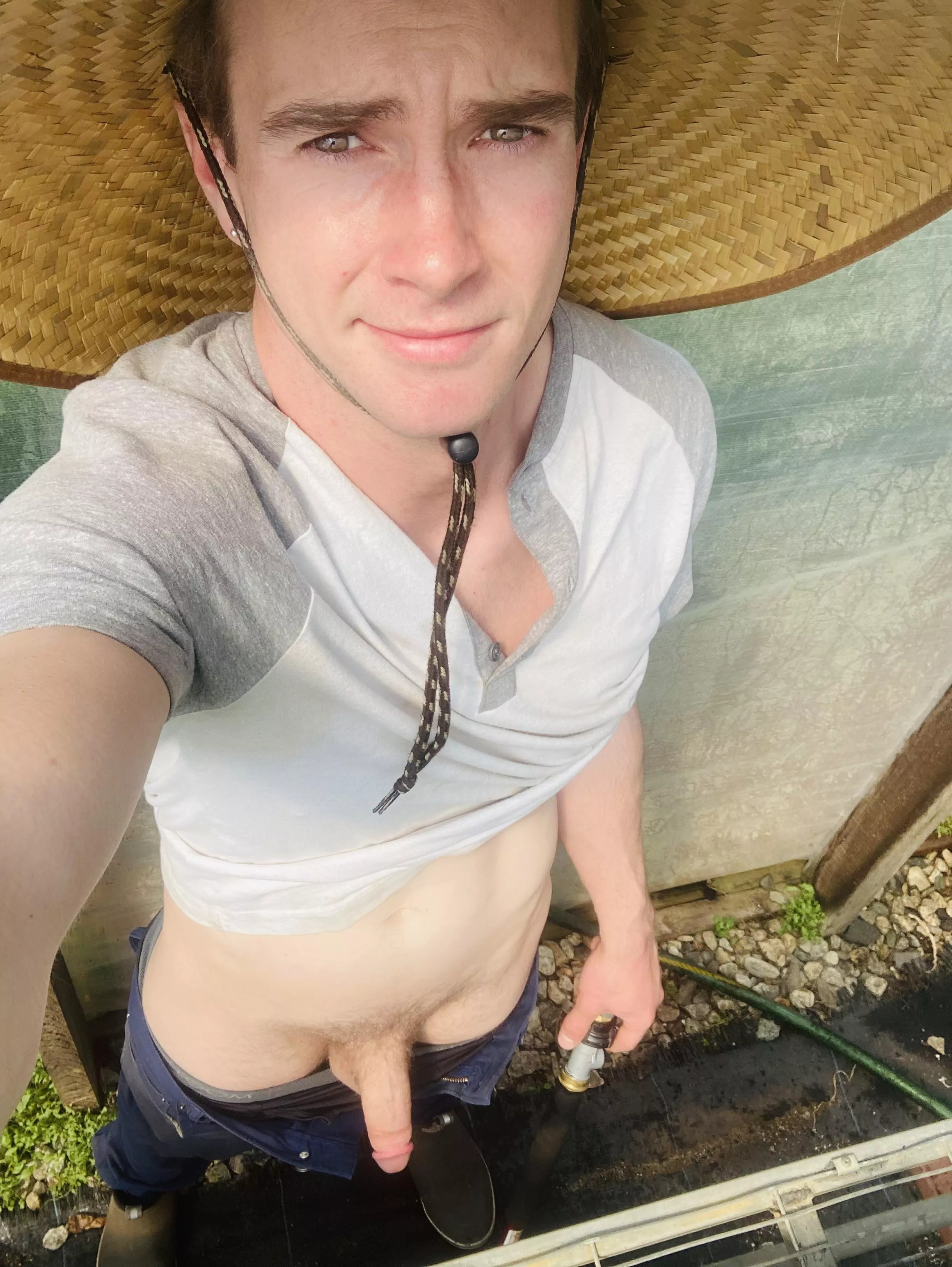Help me out here (30) posted by farmgay92