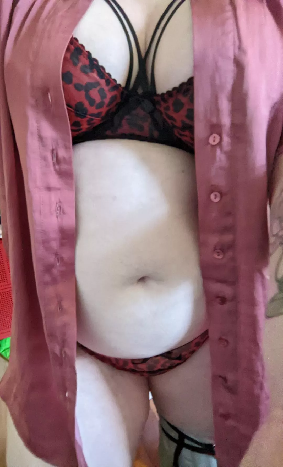 help me out of my office clothes and into your bed posted by Chamomile_Tease