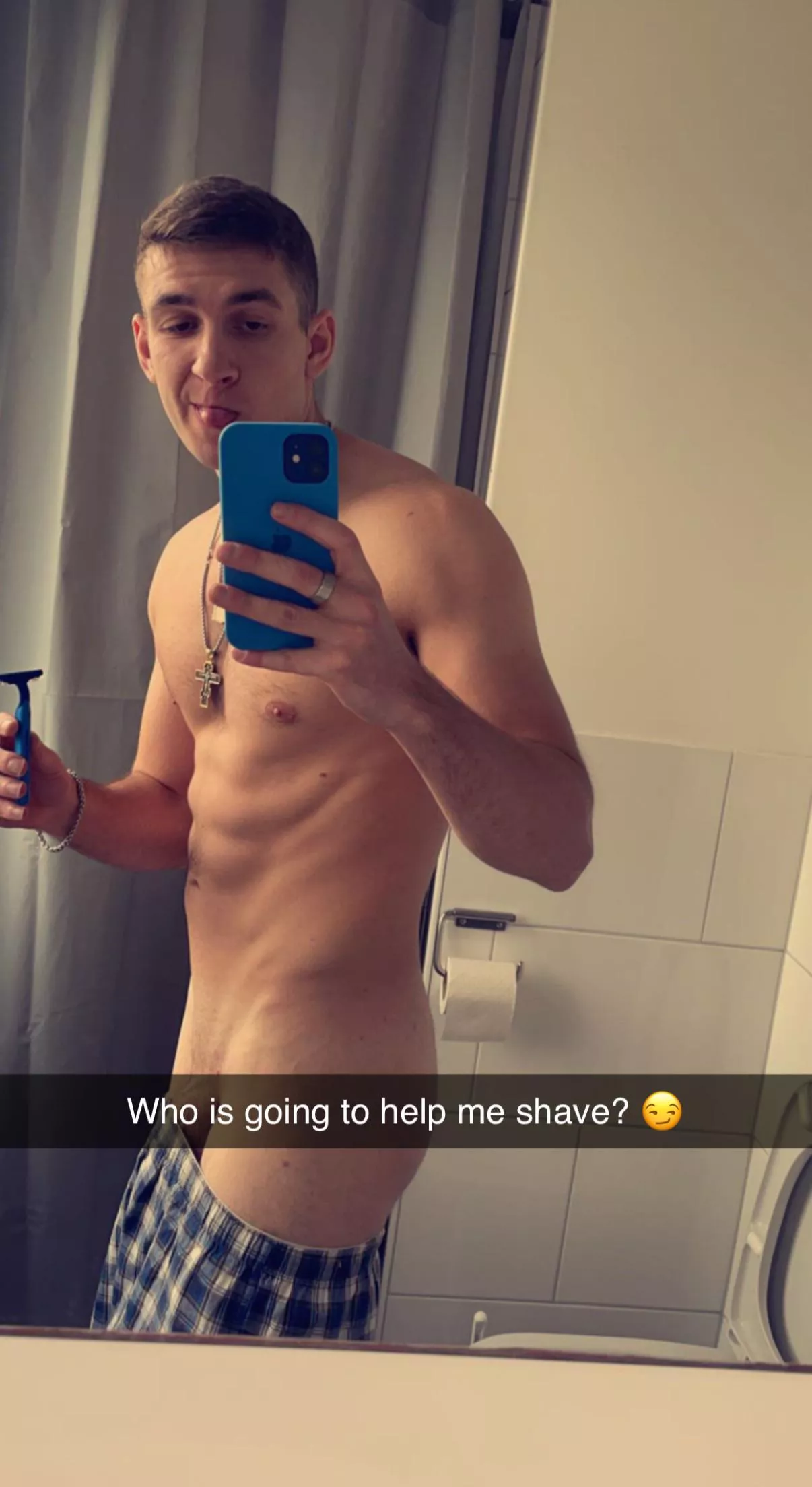 Help me please 😏 posted by lio1919