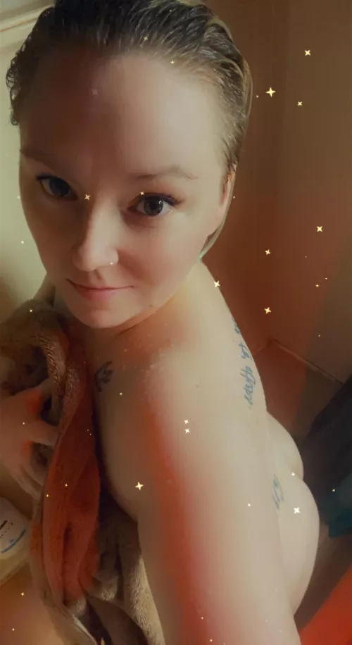 Help me towel off? by cherrrydarrling