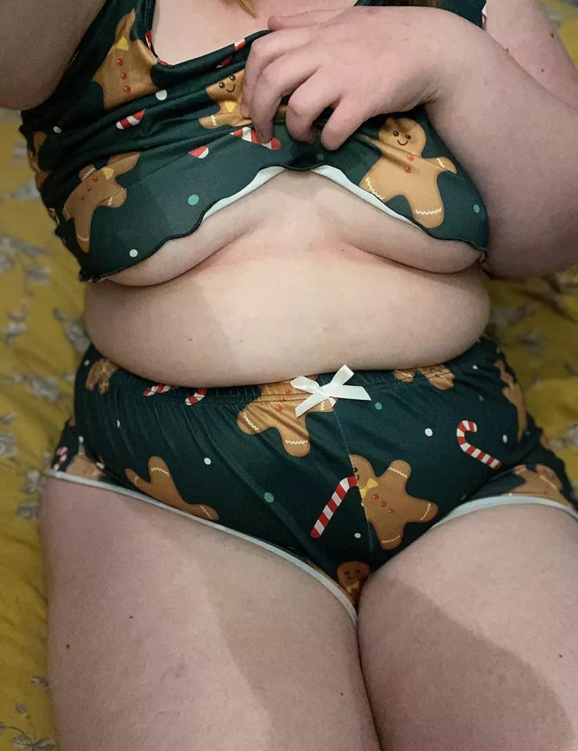 Help me undress? 😏 posted by harritoyou_x