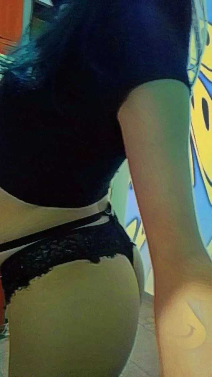 help this amateur so I can pay my rent🤗 posted by Exciting_Article5125