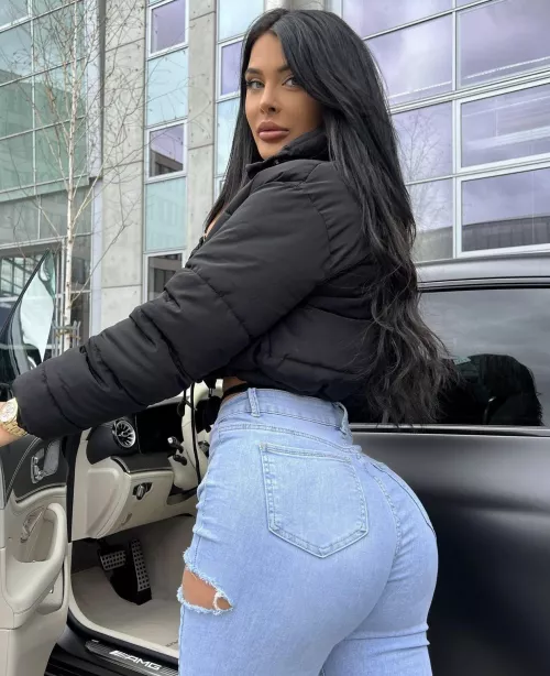 Her ass always looks perfect in jeans by ResponsiveCock