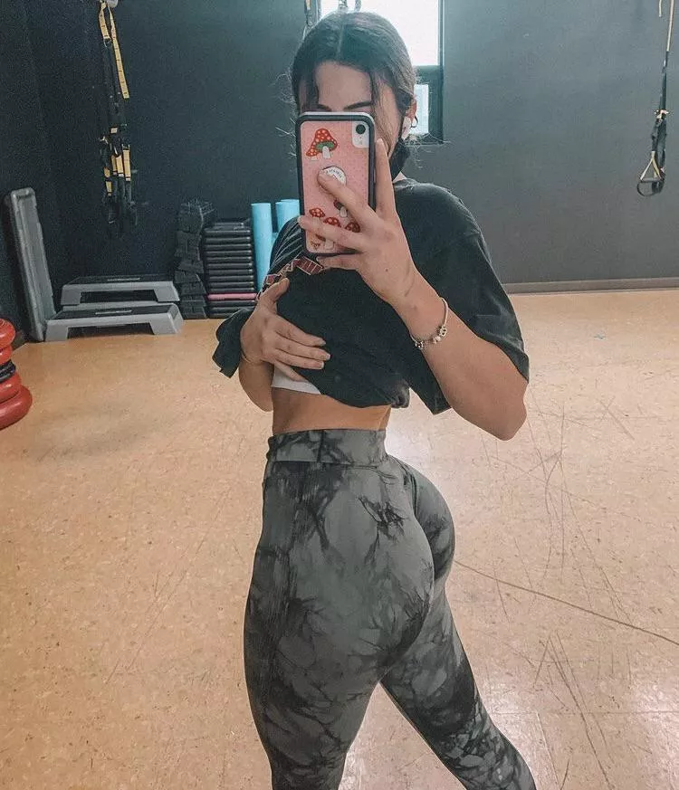 Her ass is 🔥 posted by vmlwer