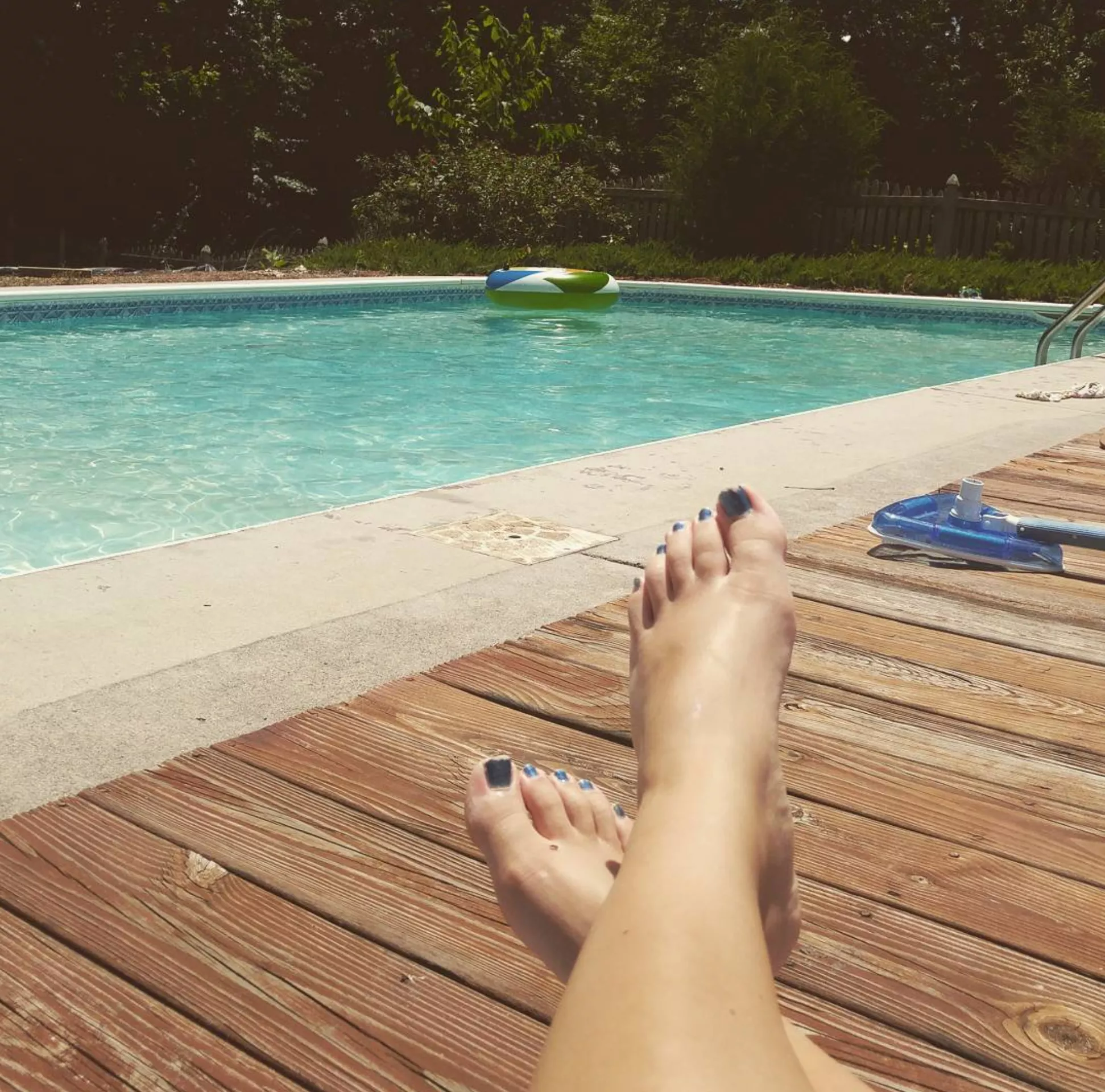 Her blue toes are so sexy! 💙😍🤤 posted by ToesSuckerFeetFucker