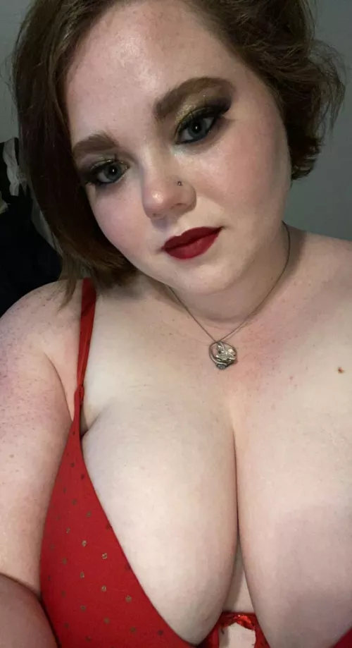 her makeup is absolutely flawless by killergorilla00