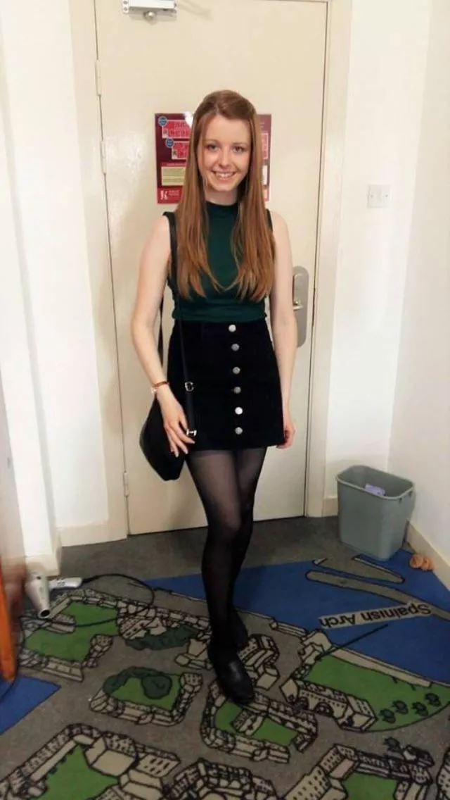 Her pantyhose clad legs are so cock stiffening posted by Deekelly