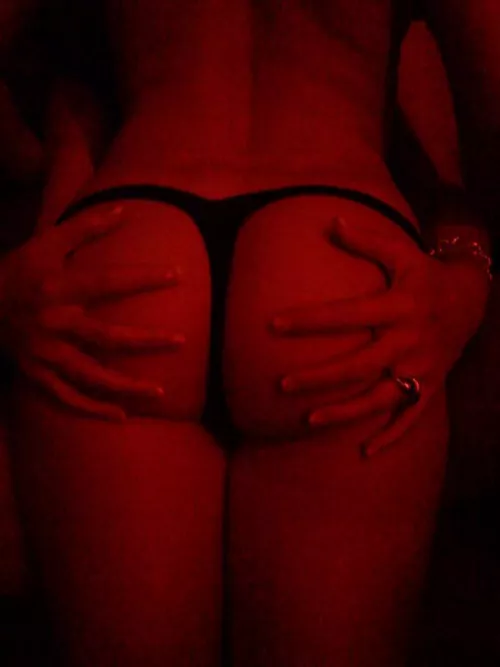 Her tiny ass makes my wife’s hand look huge by texas49