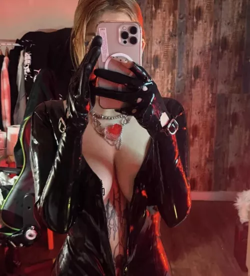 Here’s 2/3 I said 50 up votes but I’m treating the page because there’s some good content today 🥵 there’s one more to go 👀👀👀 by Past-Ambassador4275