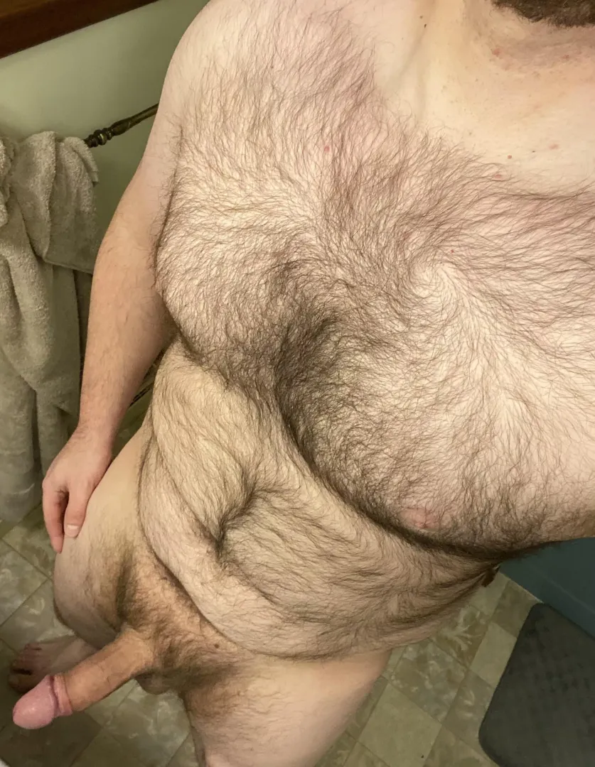 Here’s a nude posted by droppingfuckingloadz