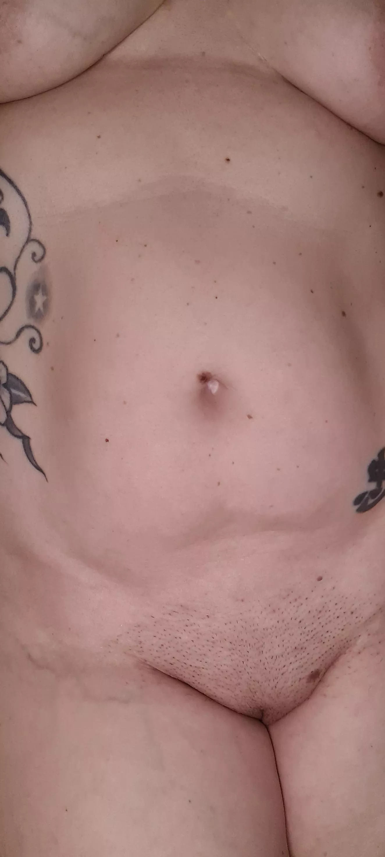 Here's my bellybutton close up 😁 posted by SteamyWriterAnnie