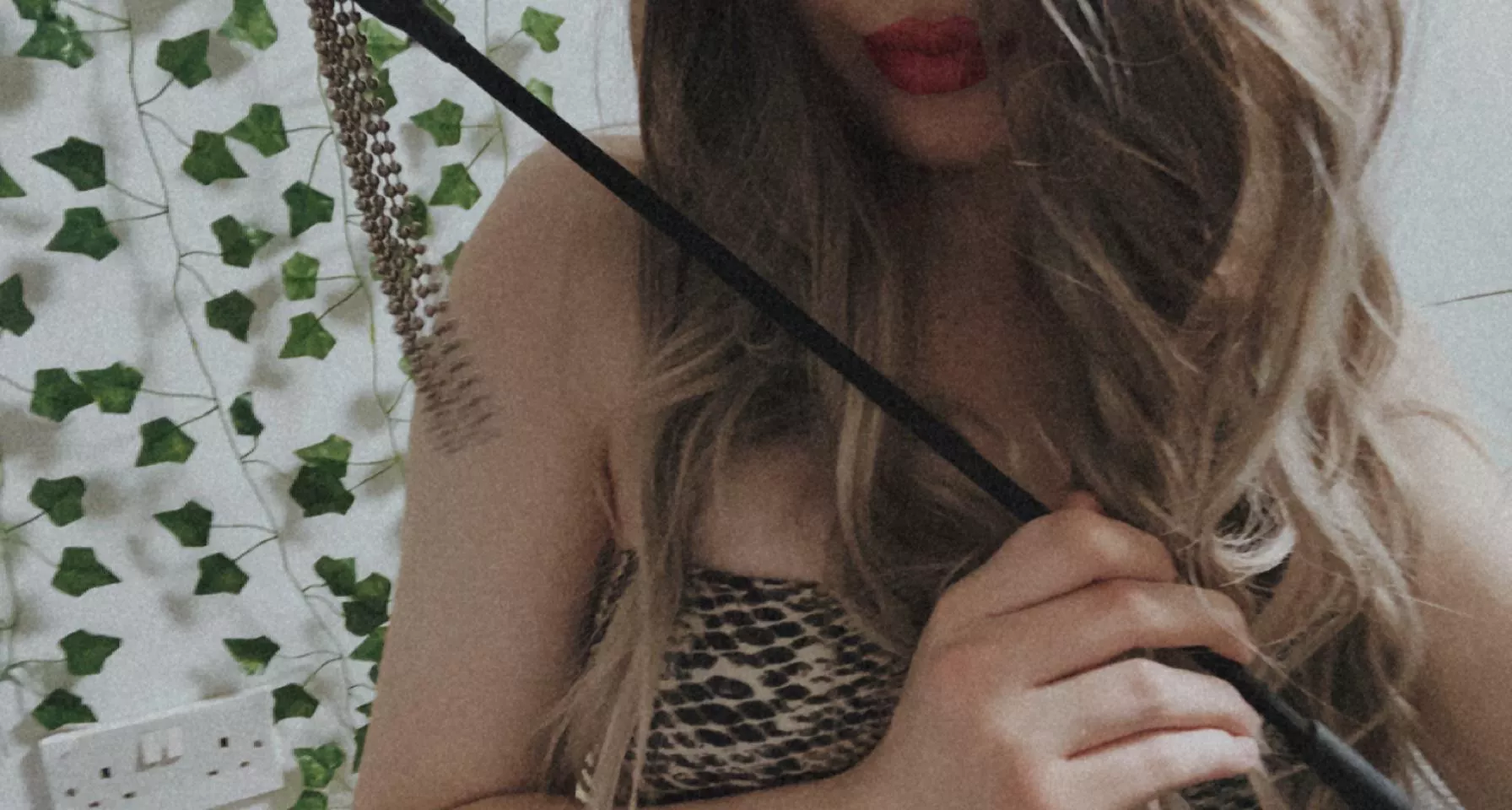 Here’s my offer: you let me have my way with you, and I go easy on you. Deal?? 🥰 [domme] posted by Miss-Violet11