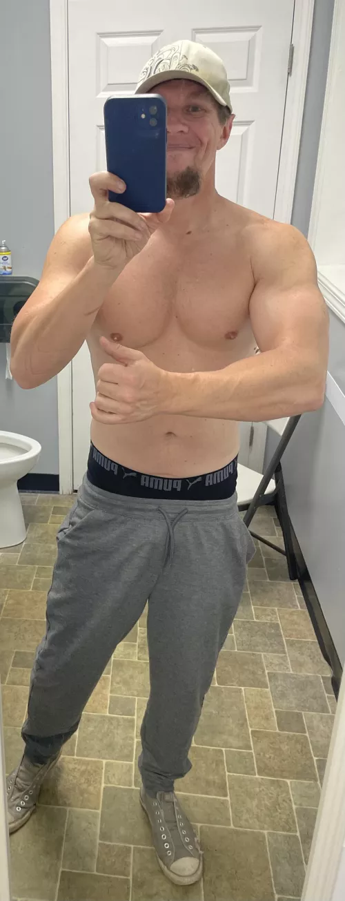 Here’s to a good week🥂🥂 by hanshotfirst2233