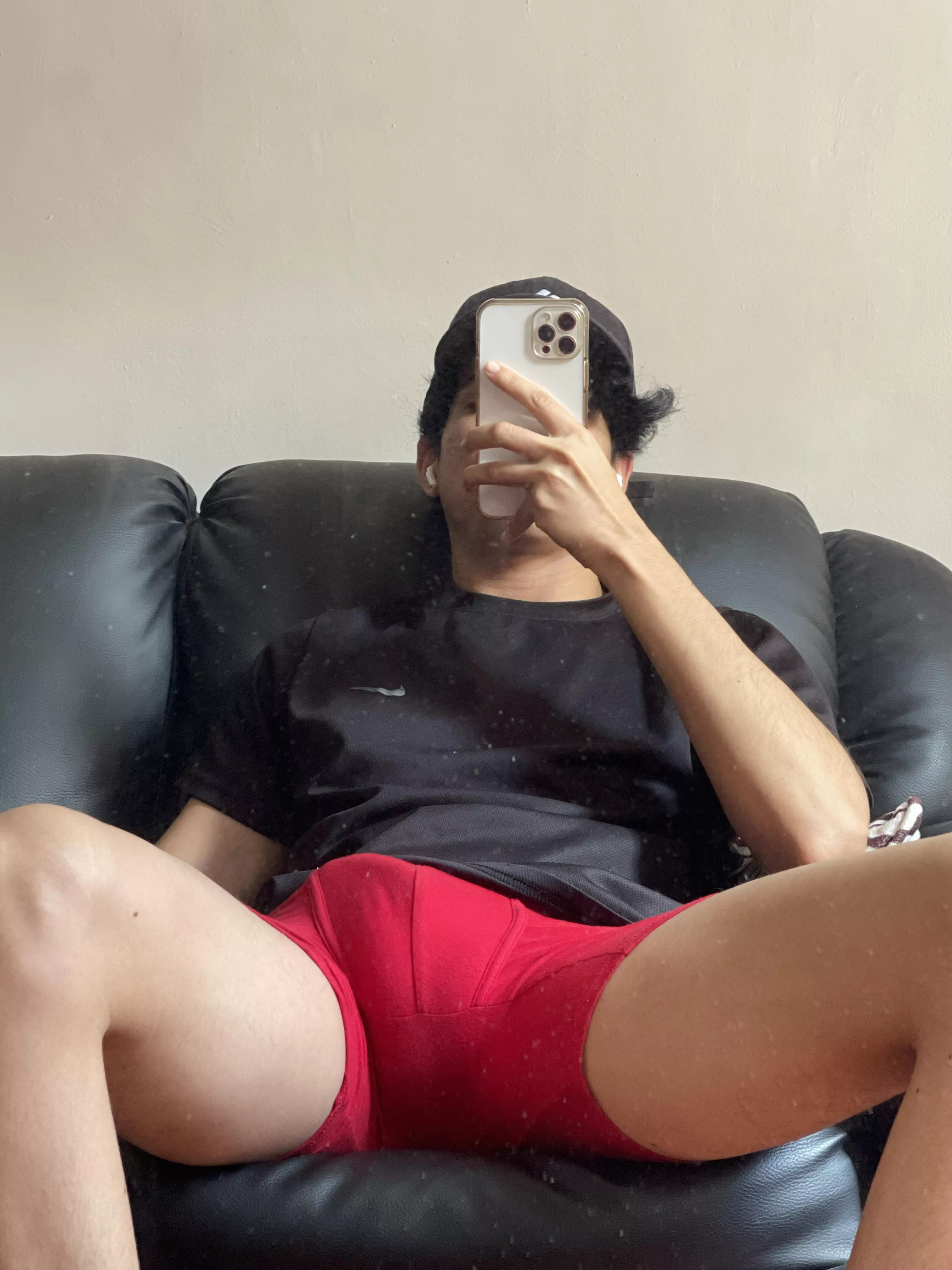 He’s awake posted by Leossxs