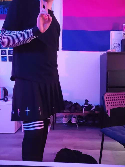 hewwo 👉🏻👈🏻 am new here pls don't hate me :') by Mauricejuhh14