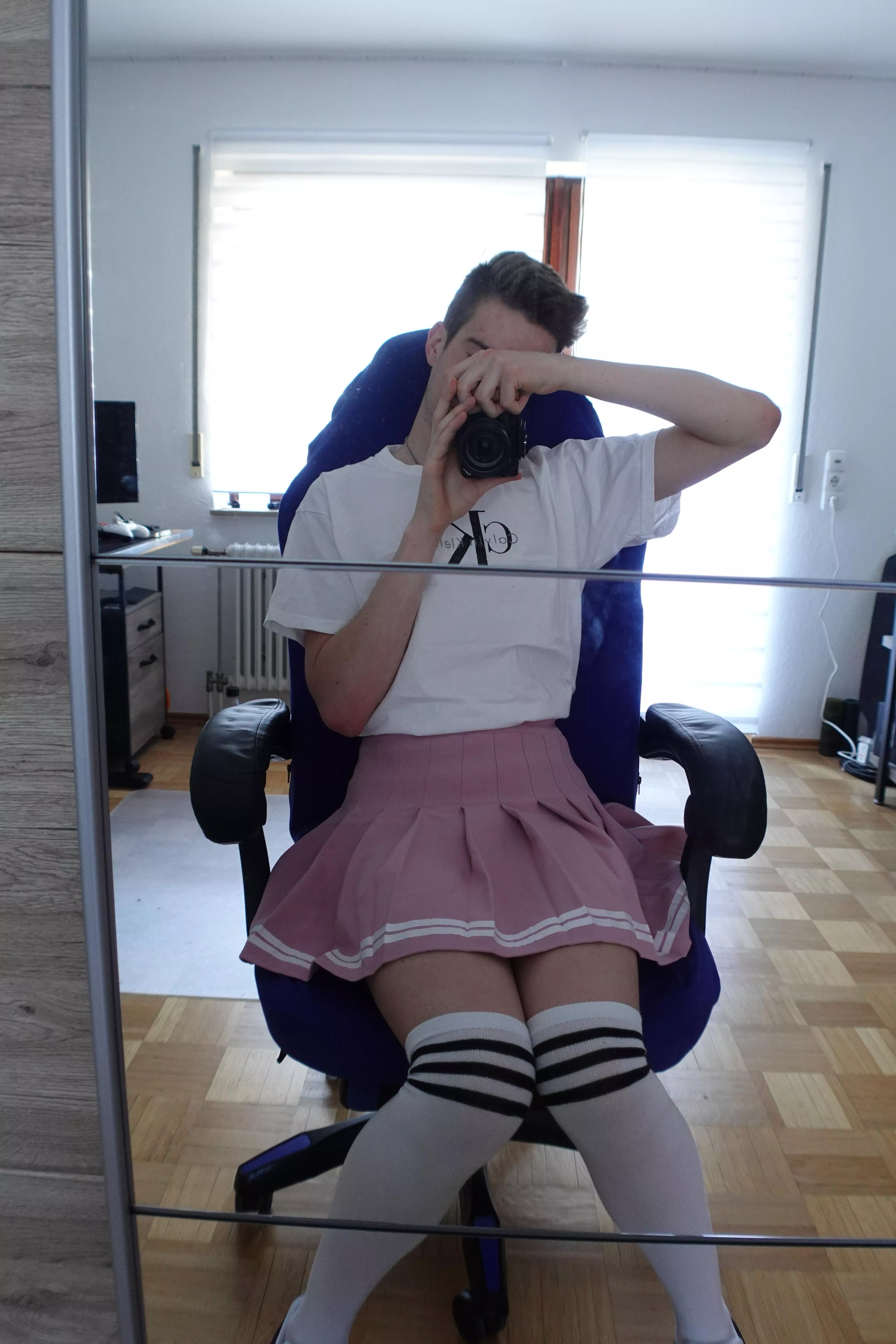 Hey 6 People upvoting this :3 posted by German-Femboy41