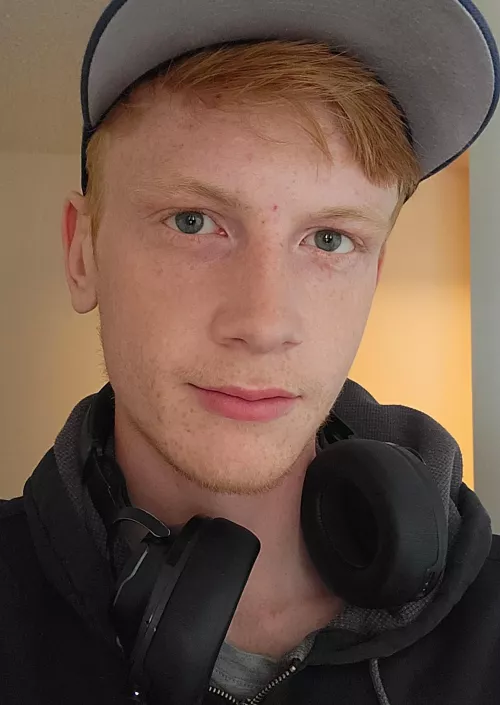 Hey! 😁 by Mokorii