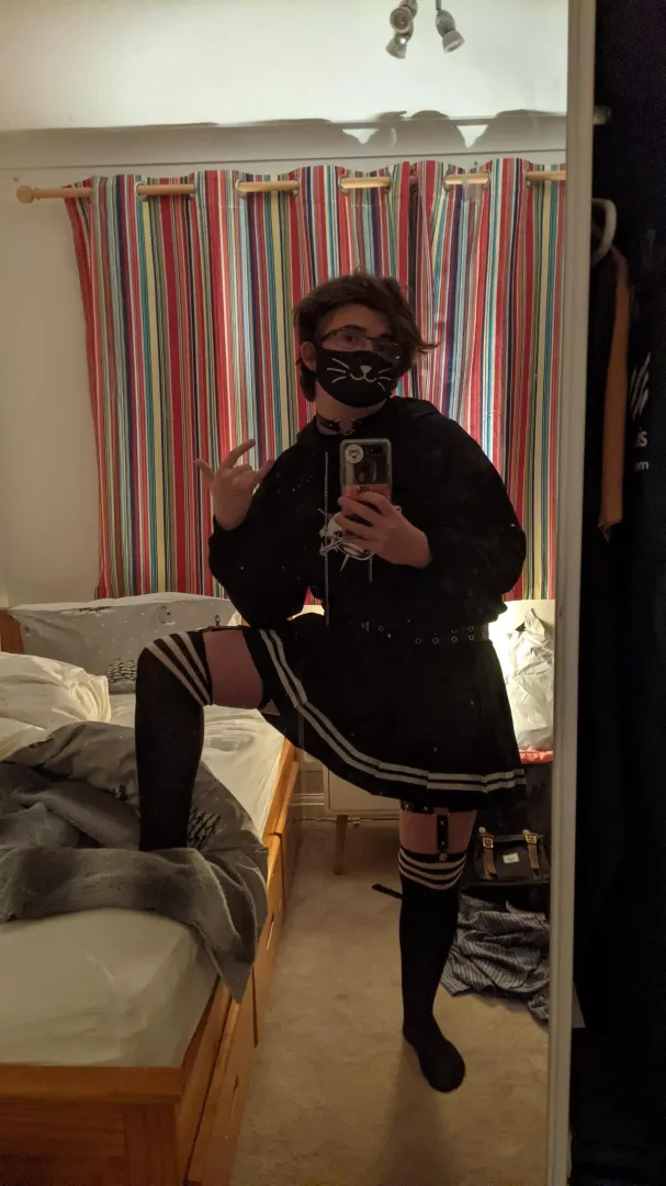 Hey all :> it's ya girl posted by loopyboi445