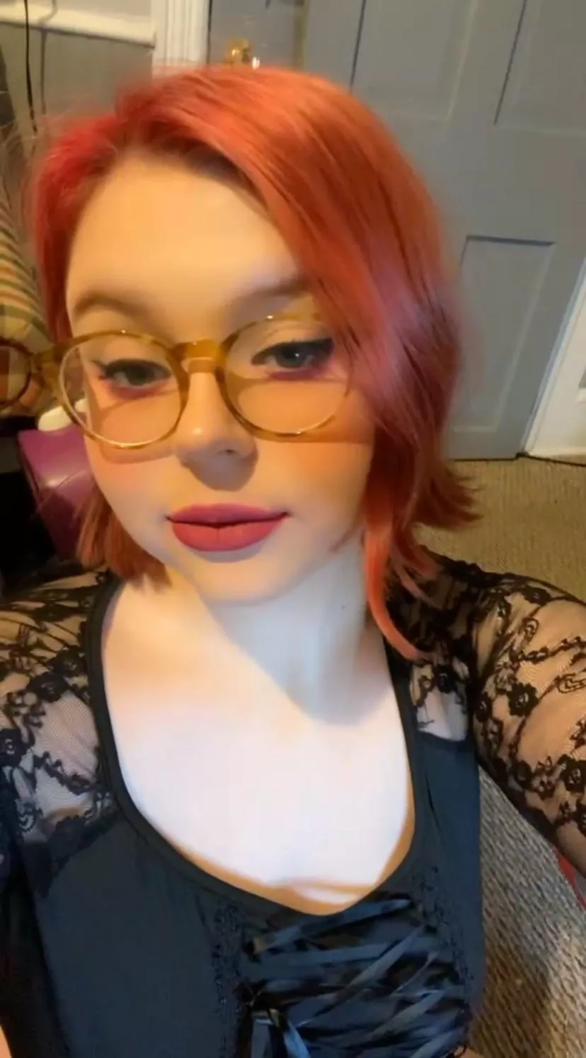 Hey babes 😘 [f] posted by violetross