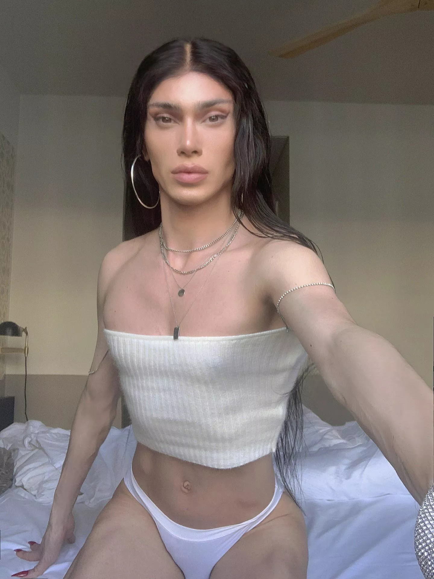 Hey boys do you like my curves? posted by xporxha