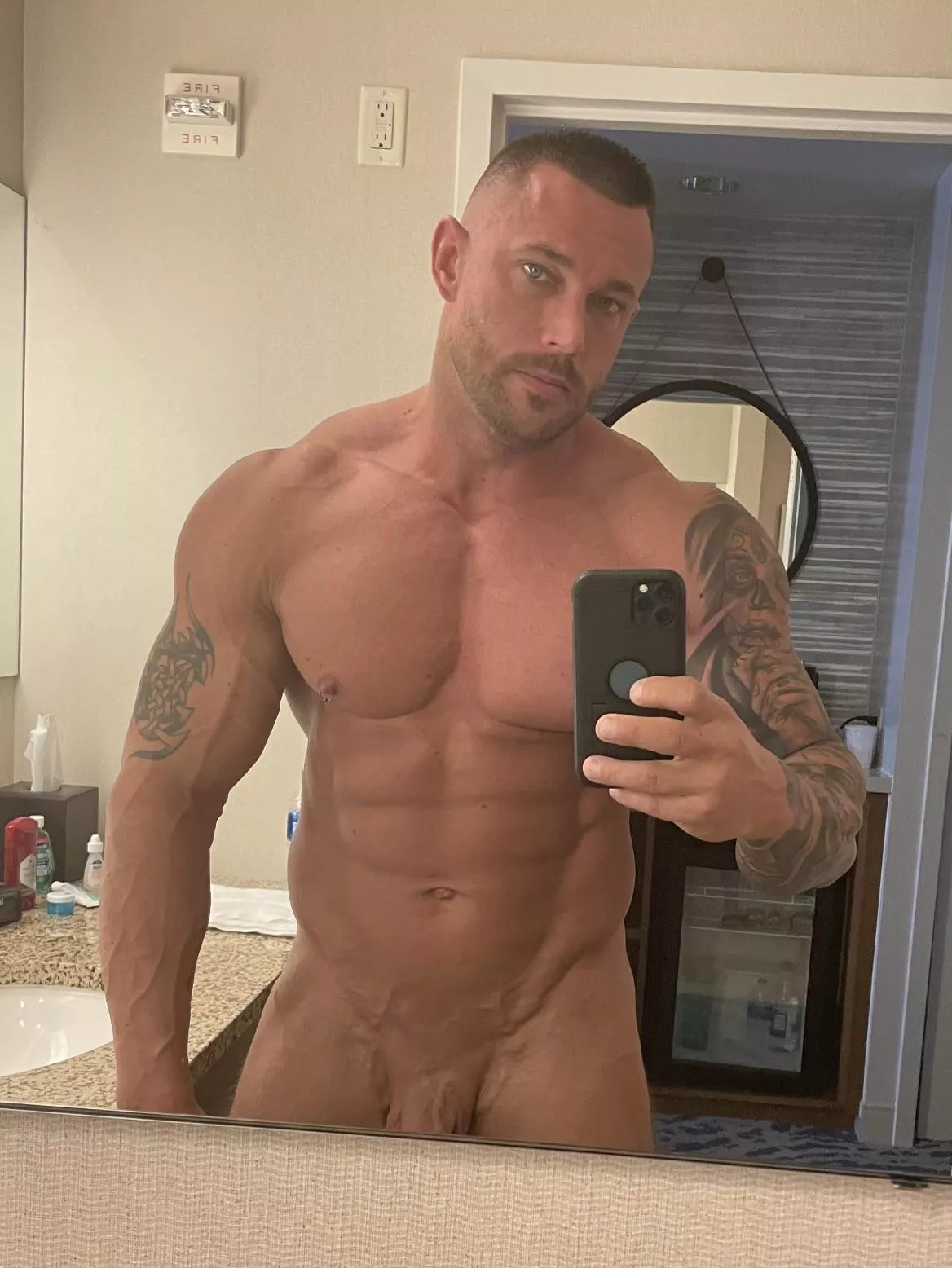 Hey boys, first post here 👋 posted by ClydeXXXL