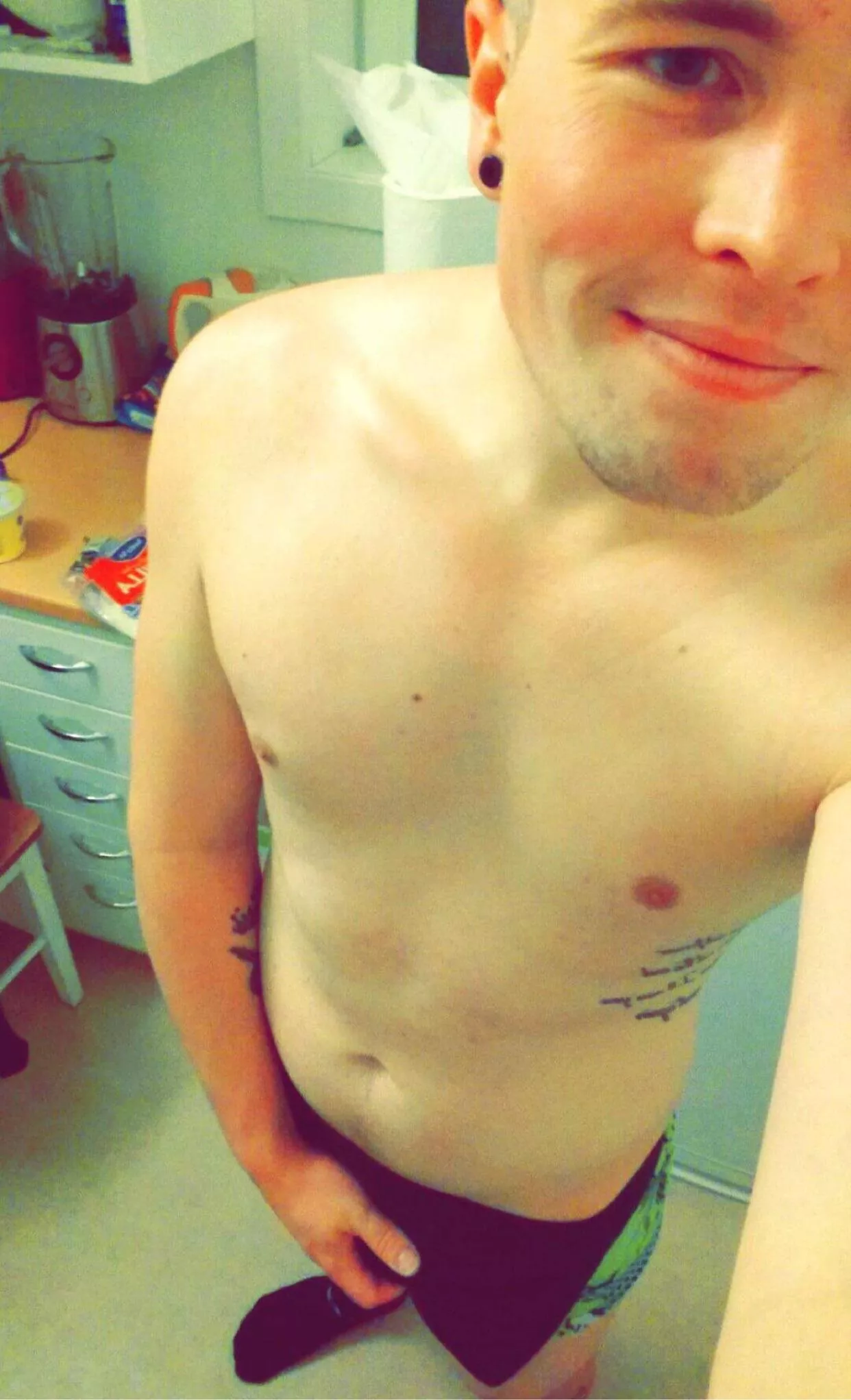 Hey cuties! Anyone want to talk? Slide in to the DM😄 posted by Arthurianss