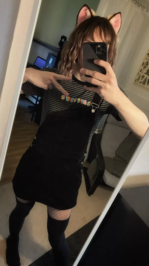 Hey cuties! Hope you are all having a great day posted by BluCatBoy