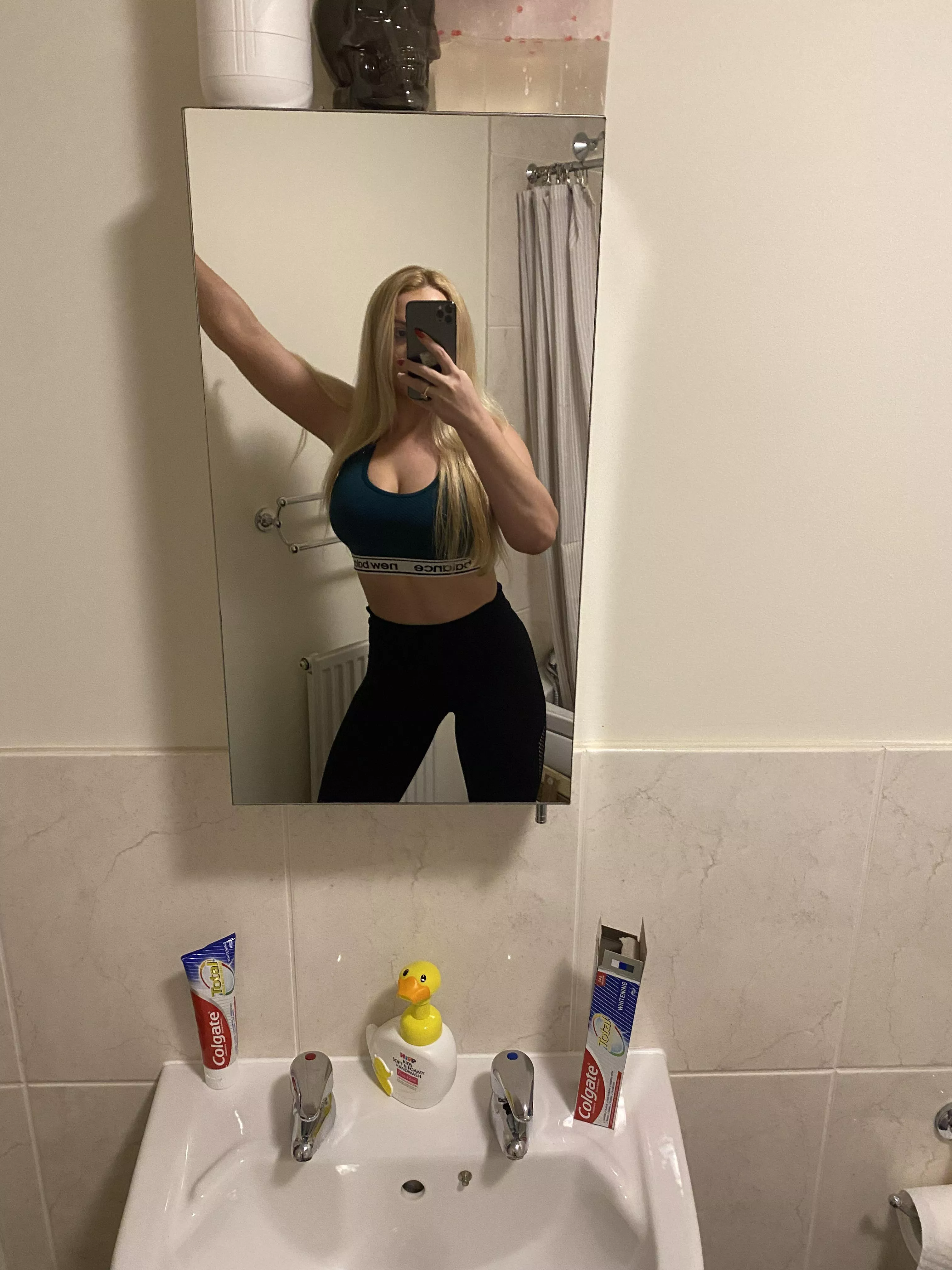 Hey, do you even gym? posted by elizabethromanov