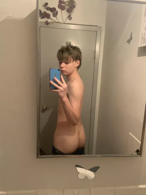 Hey everyone:) ask me something by Limp_Landscape5602