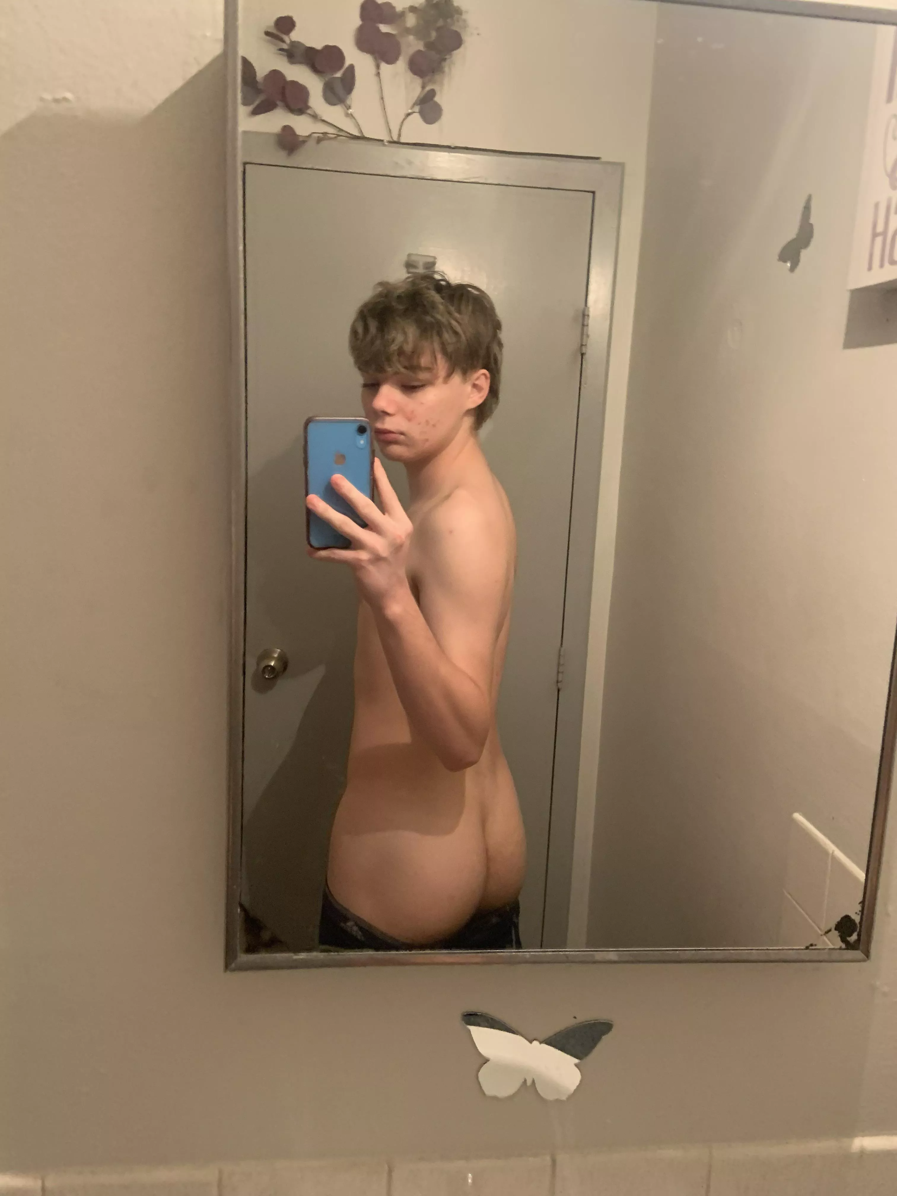 Hey everyone:) ask me something posted by Limp_Landscape5602