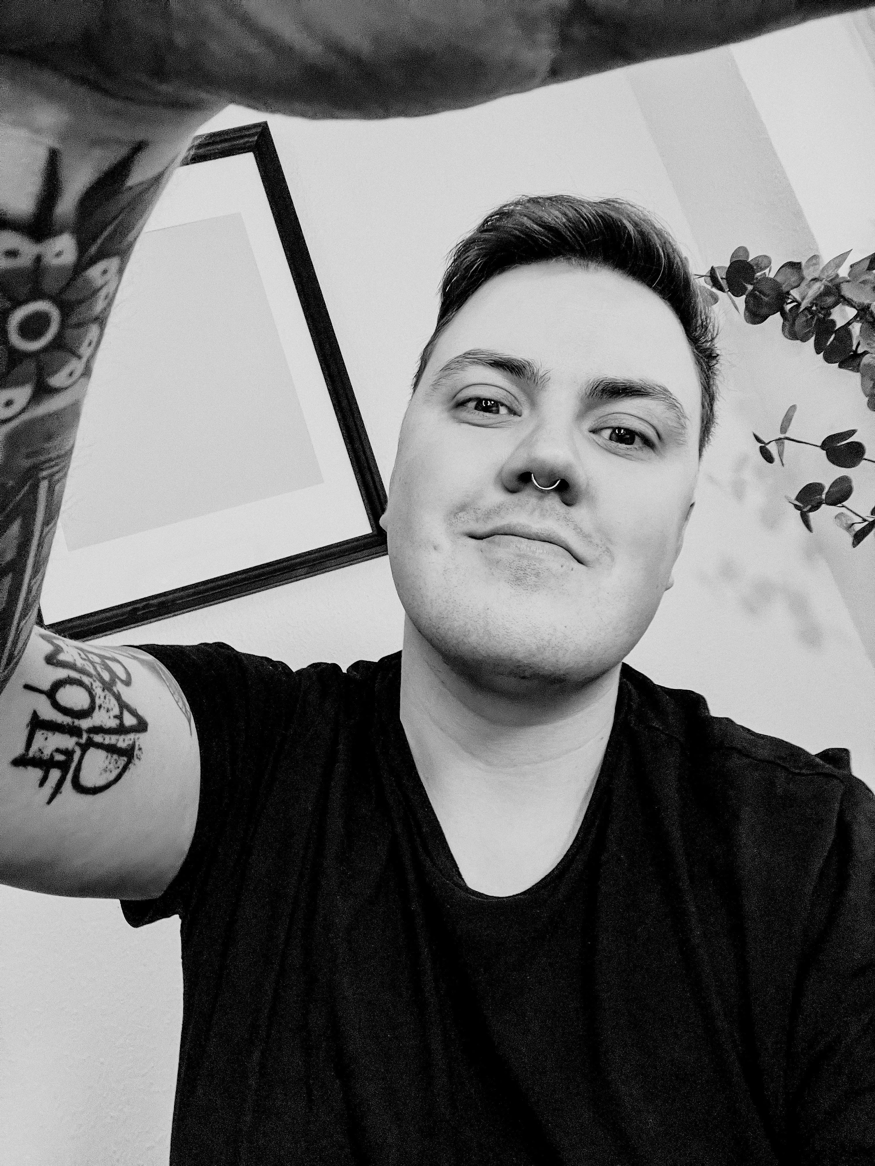 Hey from Germany! Say hi 👋🏻 posted by flolucht