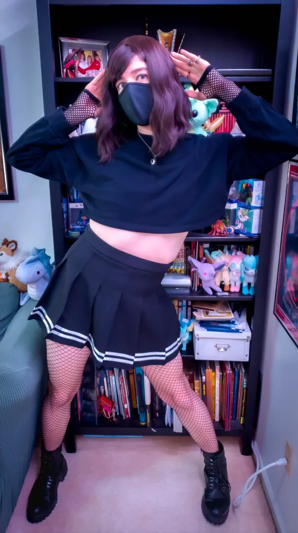 Hey Gamers ✌ posted by StarryStarlight42