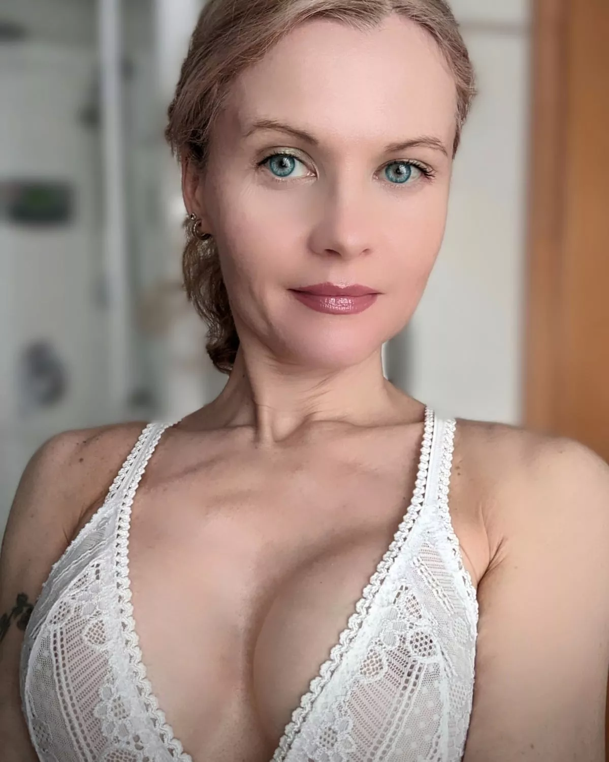 Hey guys ❤️ Check my onlyfans account 😘 Link in comments &my Profil 😘 posted by janal_lov6_