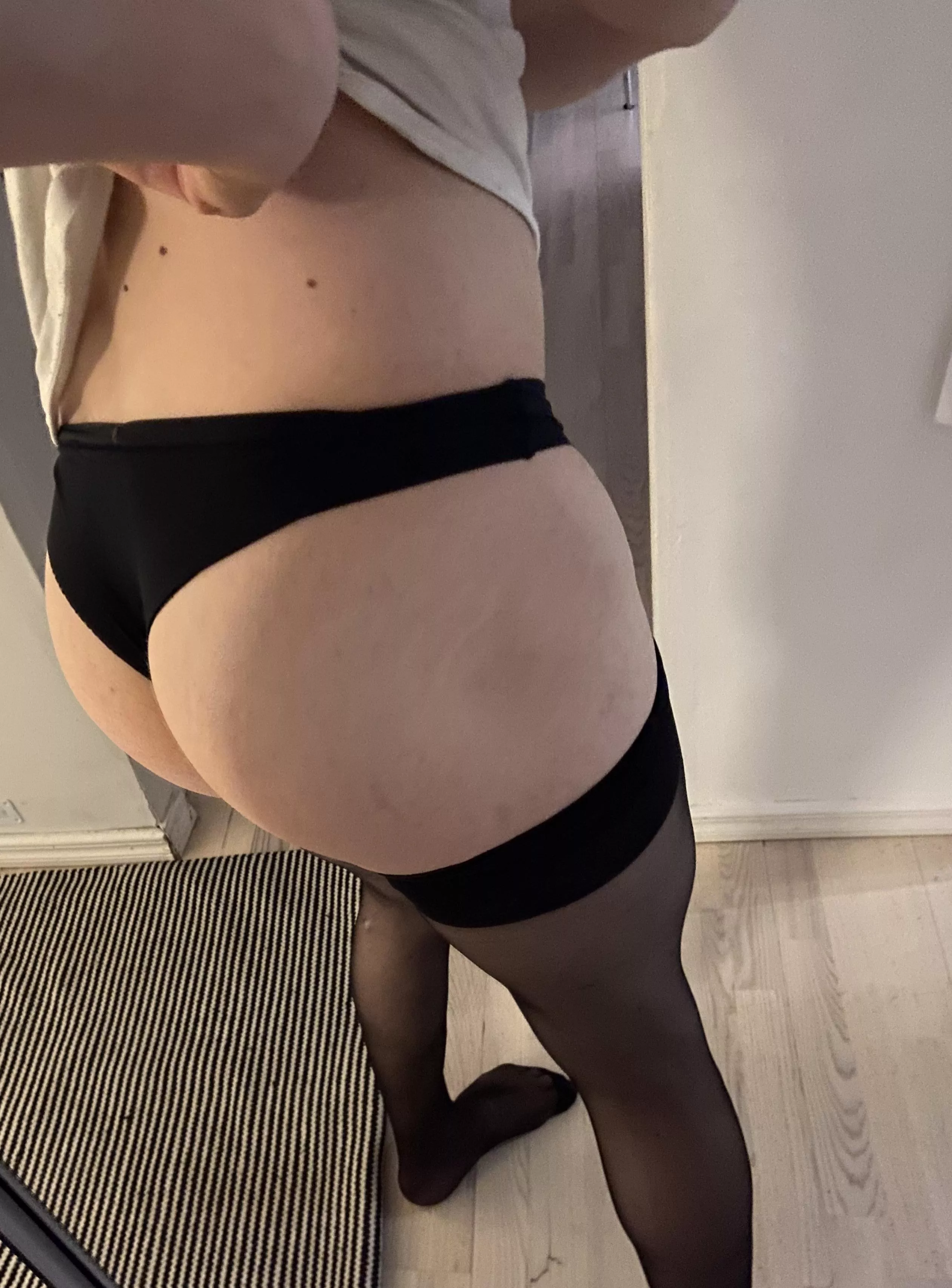 Hey guys! Cum say hi!☺️👋🏻 posted by HavingFun2k21