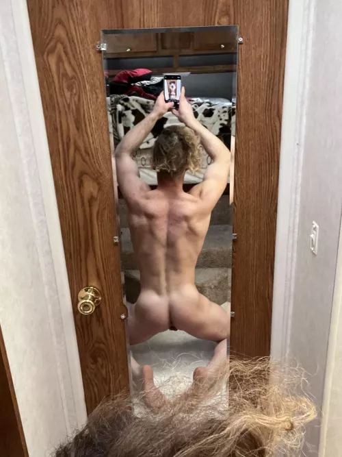 Hey! How’s my 🍑 looking? by rustyschackleferd