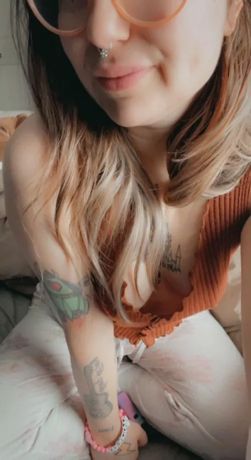 Hey I’m Francesca 😍 I’m available for sexting, customs and lives all day 😘 Cum play with me ❤️ link in the comments 😜 by One-Pianist8156