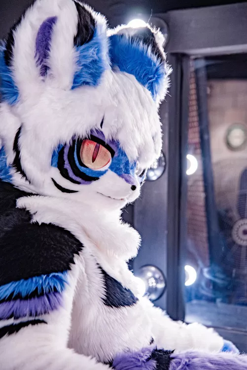 Hey It's Not a Good Idea to Barge into the Waiting Room Just to See Me! by skyhi14