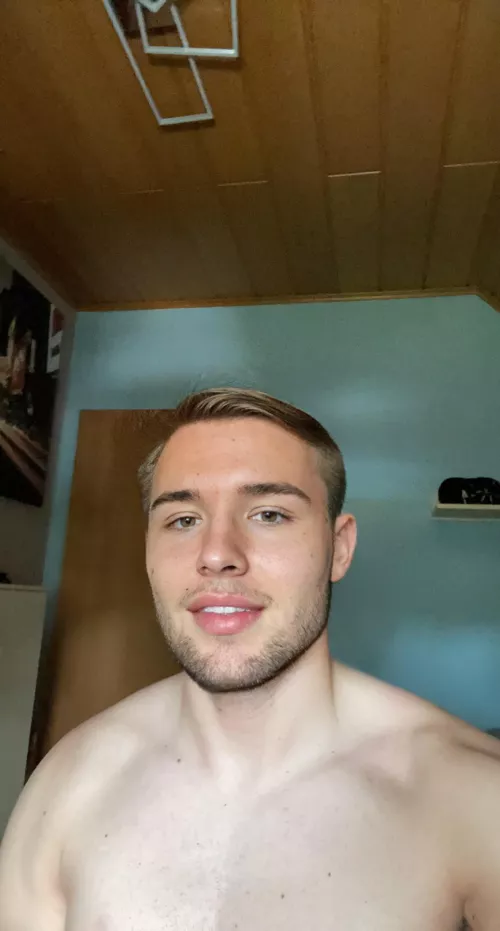 hey 👋 by blondboyjan