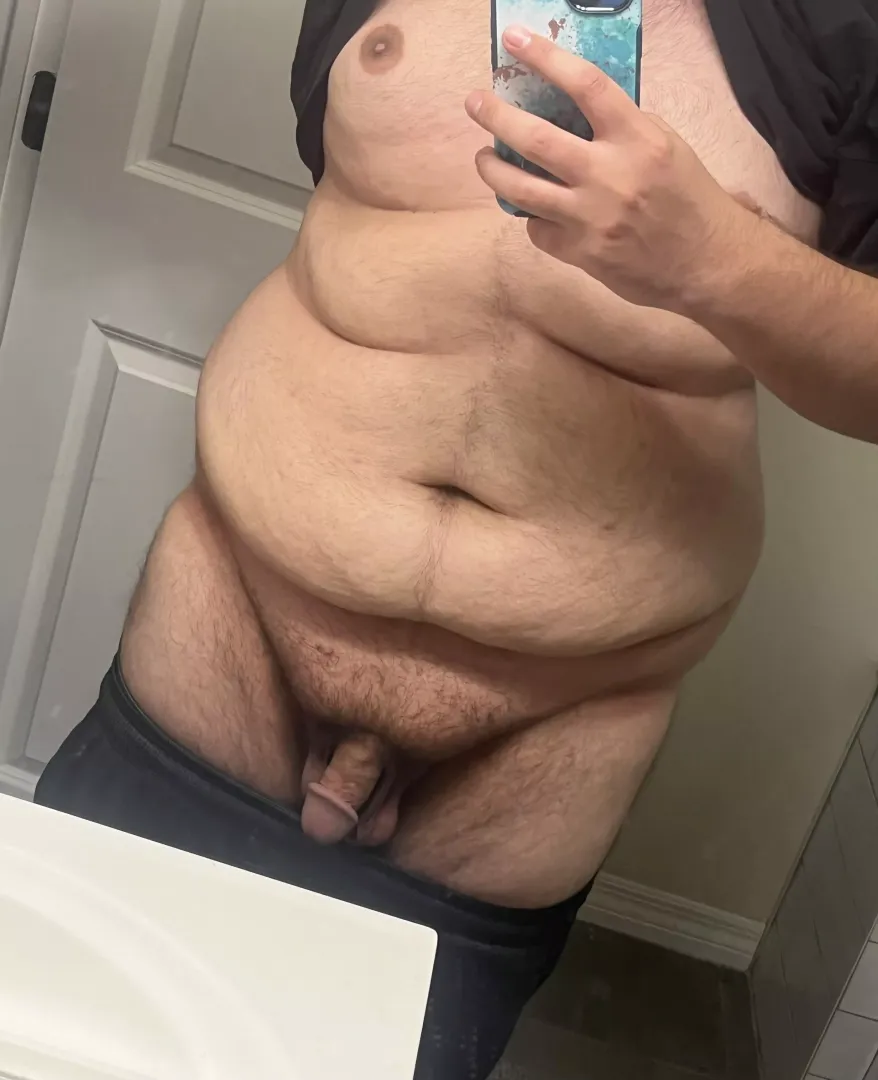 Hey :) sorry for the dirty mirror, hope you like my body by lookingforfun2003