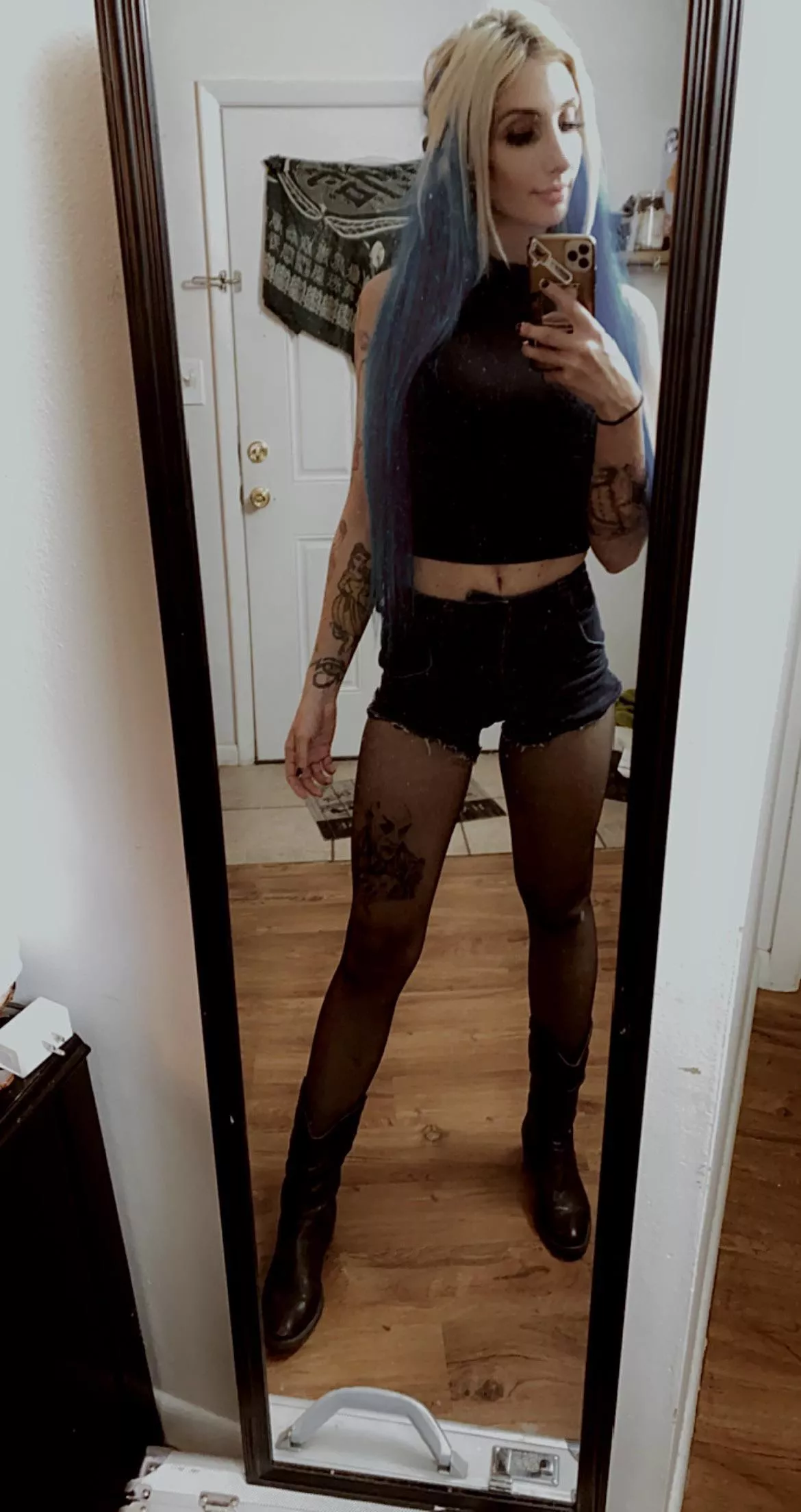 Hey there 😉 posted by MissLunaLong