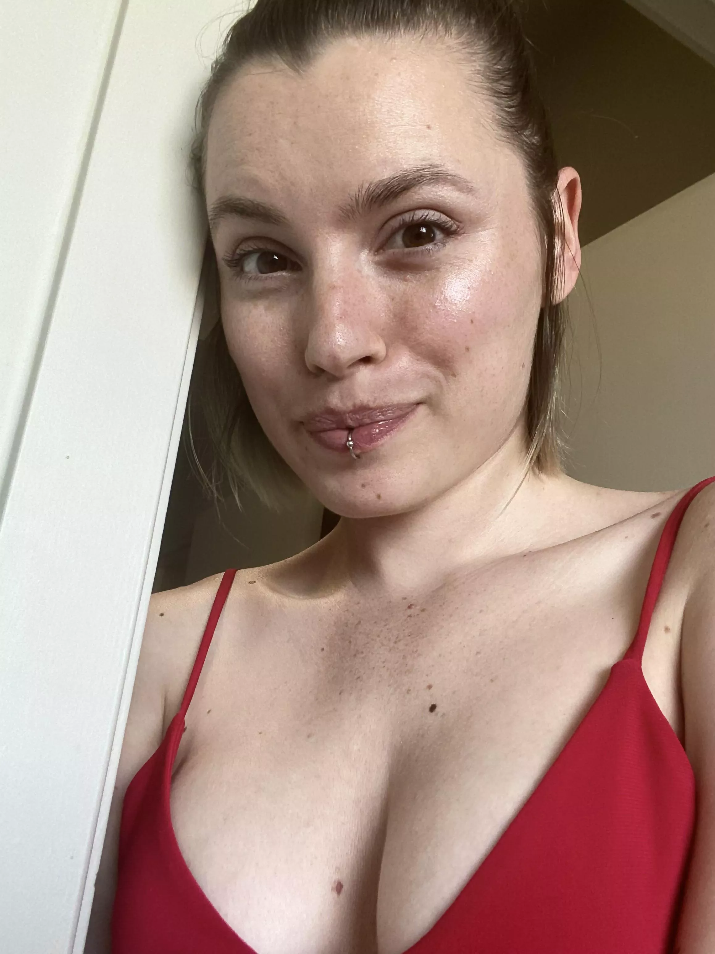 Hey there! 😉 [F26] posted by CuriousCatieCat